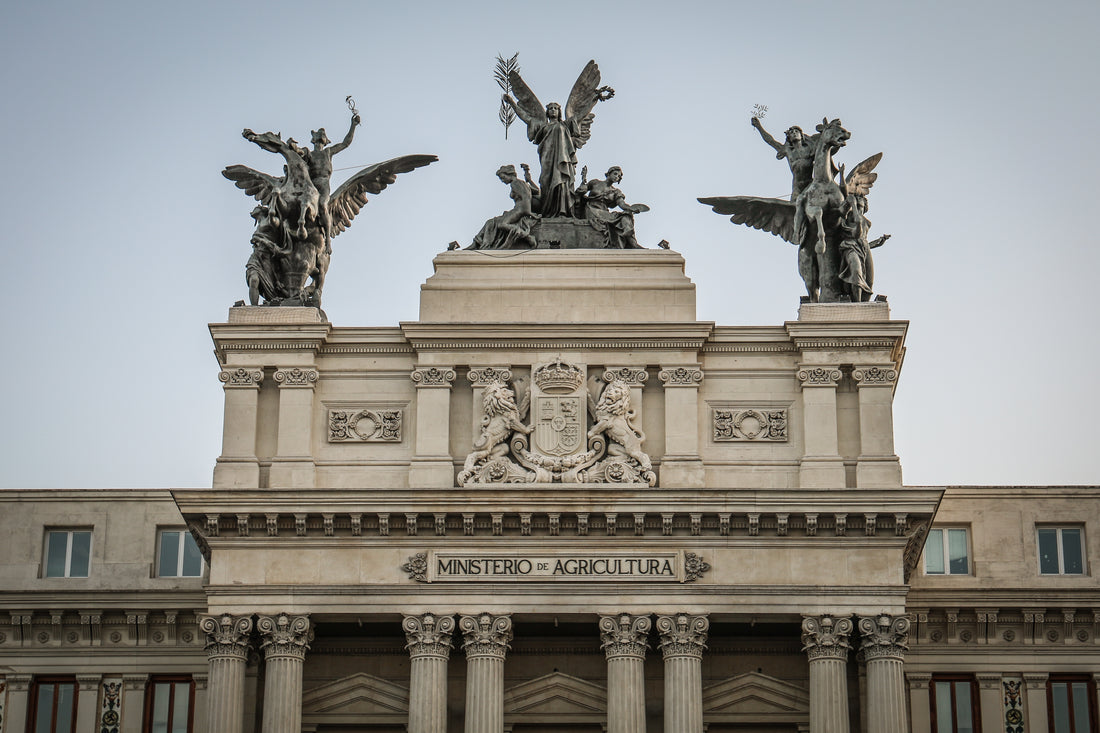Edificio ministerial en Madrid, representando la tramitación de la nueva Ley de Función Pública de la Administración General del Estado