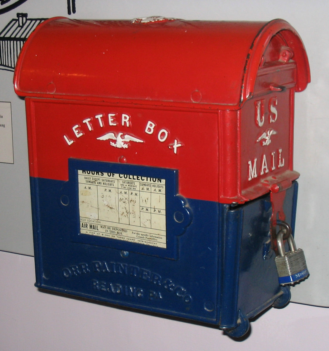 Buzón de correo representando la espera de notificaciones oficiales de una oposición