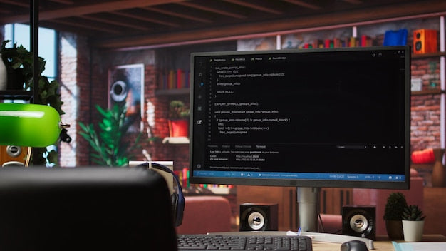 Editor de código en la pantalla de un ordenador, representando los conceptos de software libre y propietario del temario TAI