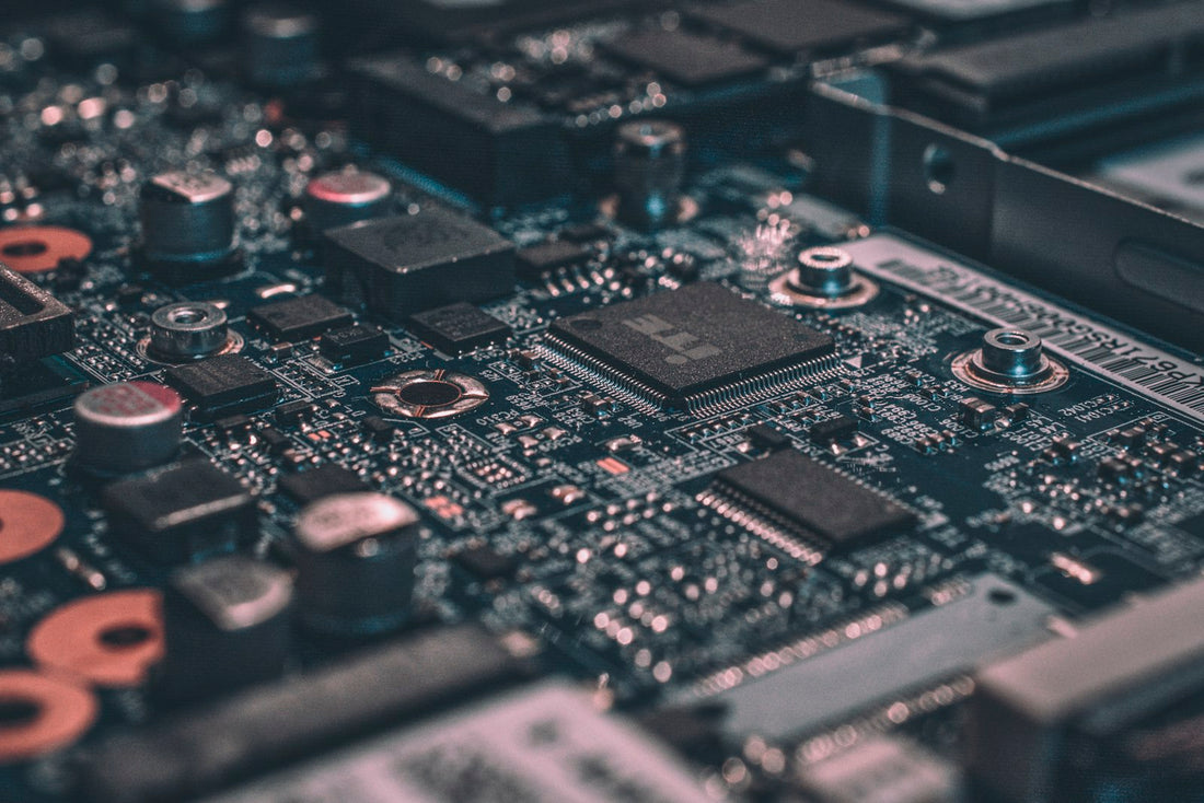 Circuito electrónico que representa la inteligencia artificial y la digitalización de la Administración, relacionadas con el aumento de plazas del TAI