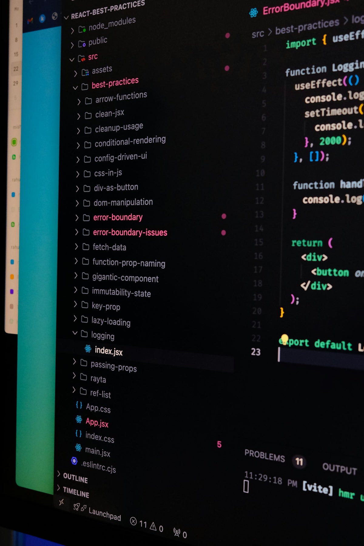 Pantalla de ordenador mostrando código, representando las estructuras de datos del Bloque II del temario TAI
